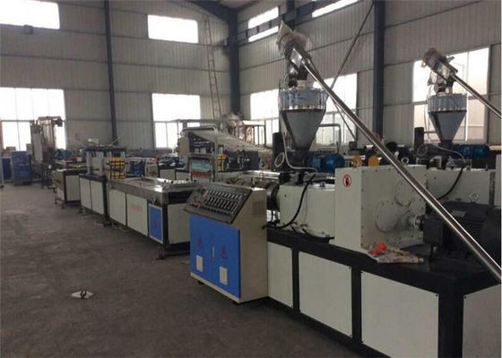 ভালো দাম 380V 50HZ ডাব্লুপিসি বোর্ড এক্সট্রুশন লাইন ডাব্লুপিসি সেলুকা ফোম বোর্ড উত্পাদন লাইন অনলাইন