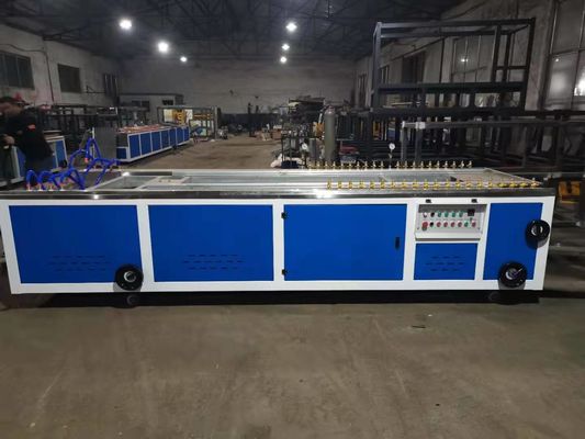ভালো দাম 380V 22 কেডব্লিউ 150 কেজি / এইচ ইউপিভিসি ডাব্লুপিসি প্রোফাইল প্রোডাকশন লাইন অনলাইন