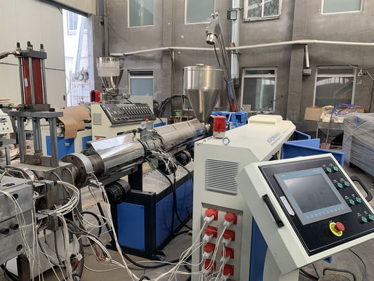 ভালো দাম 350KG/H WPC বোর্ড মেকিং মেশিন উচ্চ ঘনত্ব পিভিসি ফোম বোর্ড উত্পাদন লাইন অনলাইন